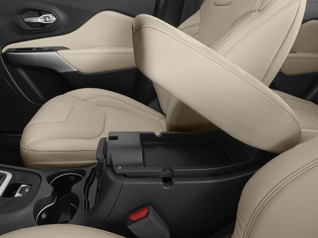 2017 Jeep Cherokee Overland w/VERY LOW MILES