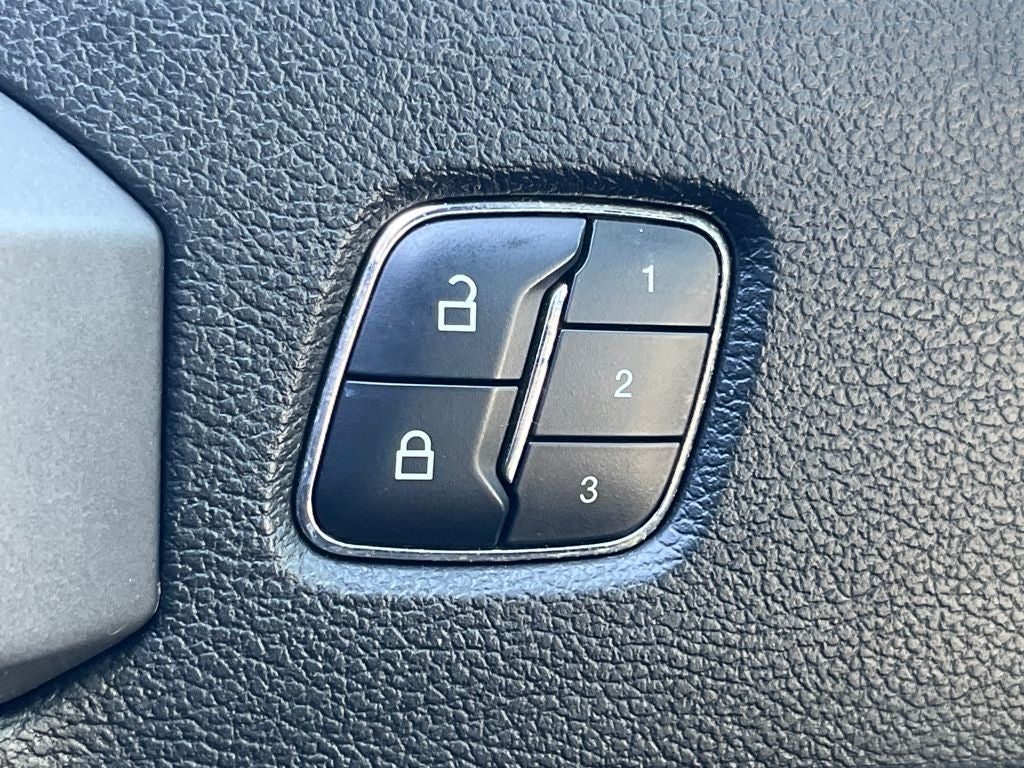 2015 Ford F-150 Platinum VERY LOW MILES!