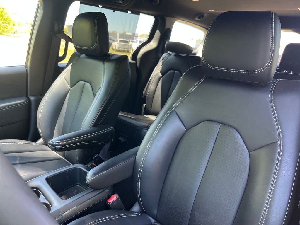 2025 Chrysler Pacifica Select