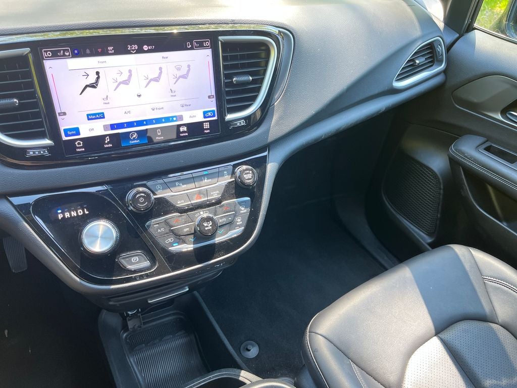 2025 Chrysler Pacifica Select