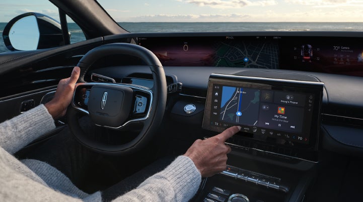 The driver of a 2024 Lincoln Nautilus® SUV interacts with the new Lincoln Digital Experience. | Kindle Lincoln in Cape May Court House NJ