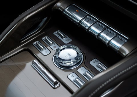 A crystal-inspired volume knob is shown in the center floor console of a 2025 Lincoln Nautilus® SUV. | Kindle Lincoln in Cape May Court House NJ