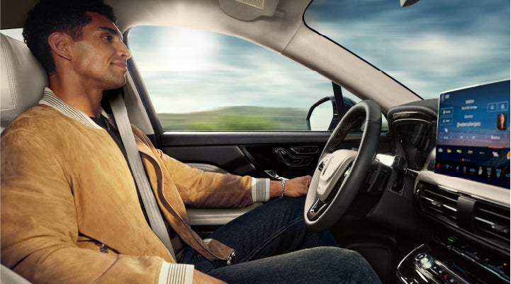 A person is shown using Lincoln BlueCruise hands-free highway driving technology on a divided highway in a hands-free Blue Zone. | Kindle Lincoln in Cape May Court House NJ